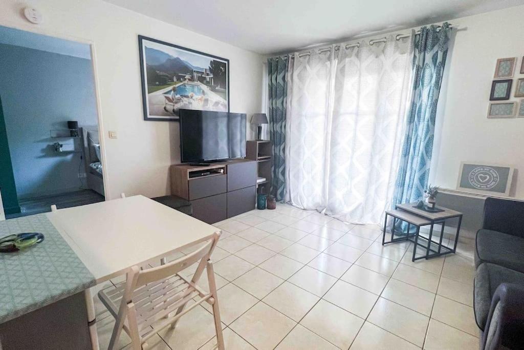 Appart Avec Terrasse Et Parking A 2 Pas De Disney Montévrain Exteriér fotografie
